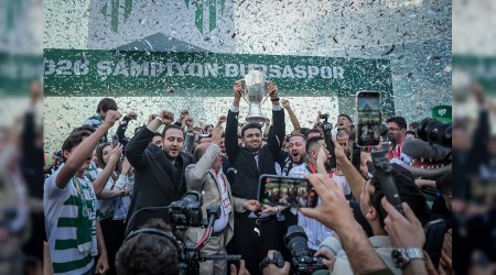 Bursaspor, �ampiyonluk kupas�n� t�renle ald�