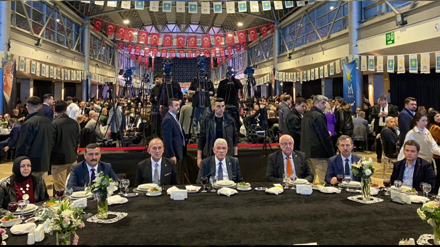 �Y� Parti Genel Ba�kan� Dervi�o�lu Bursa�da partililerle iftarda bulu�tu