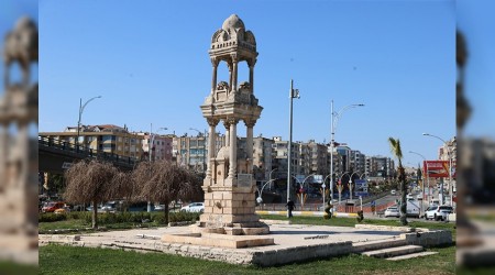 Mustafa Kemal Pa�a ad�na dikilen ilk an�t