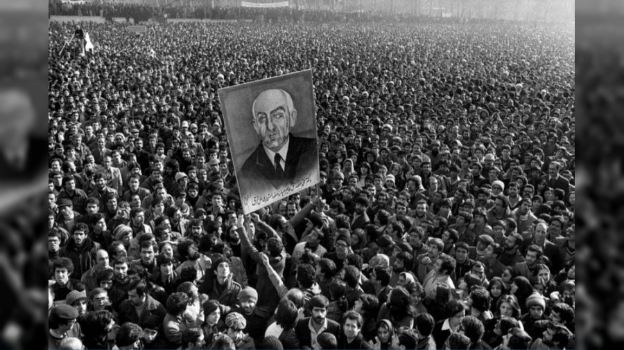 CIA destekli 1953 darbesiyle gelen diktat�rl�k